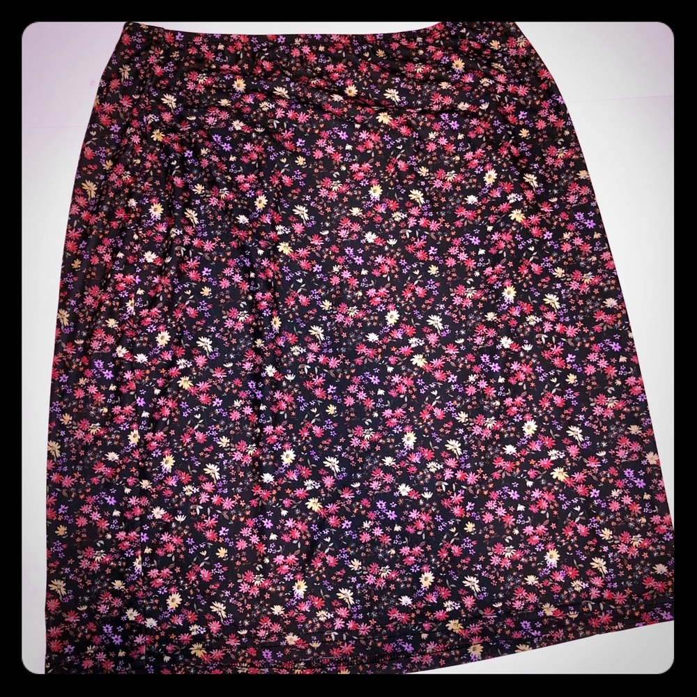 🌈3/$10🌈 *VTG* We Too skirt size large